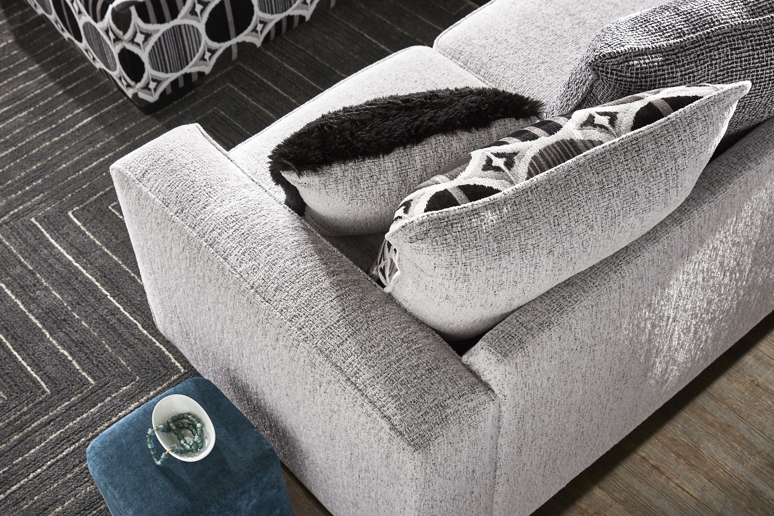 Benton Place Gray 6 Pc Sectional Living Room - Thumbnail - Image 6