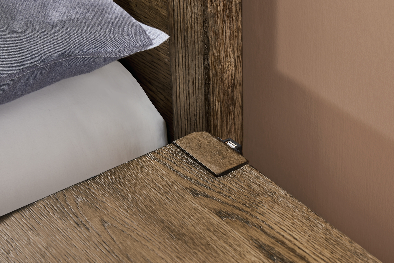 Berkview Place Brown 5 Pc King Bedroom - Thumbnail - Image 7