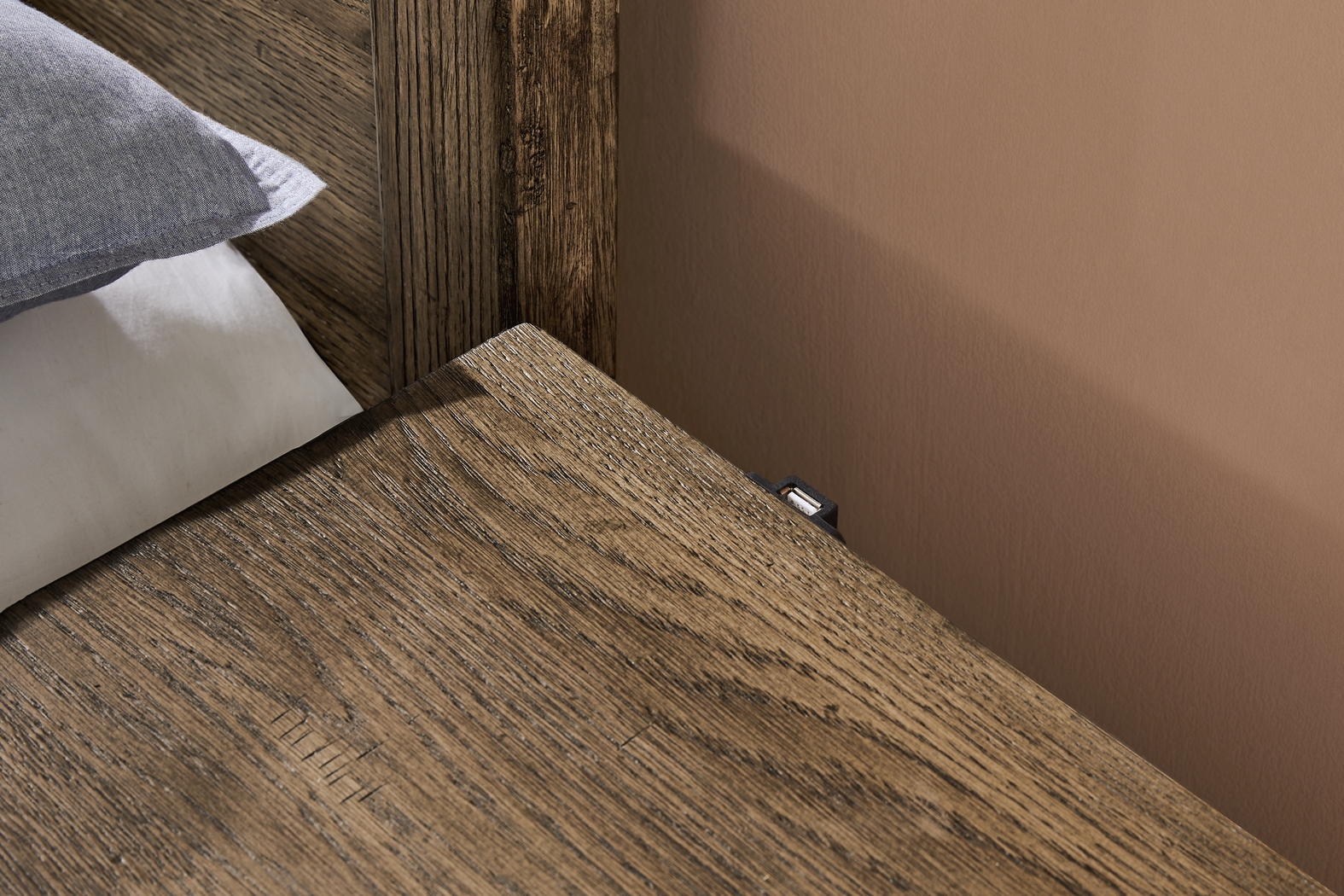 Berkview Place Brown 8 Pc King Panel Bedroom - Thumbnail - Image 11