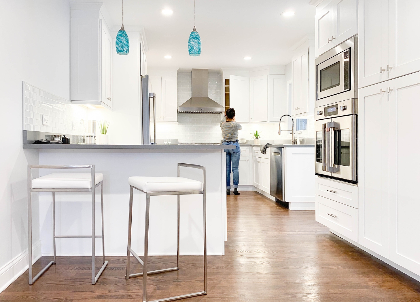 Birdlake IV White Counter Height Stool, Set of 2 - Thumbnail - Image 14