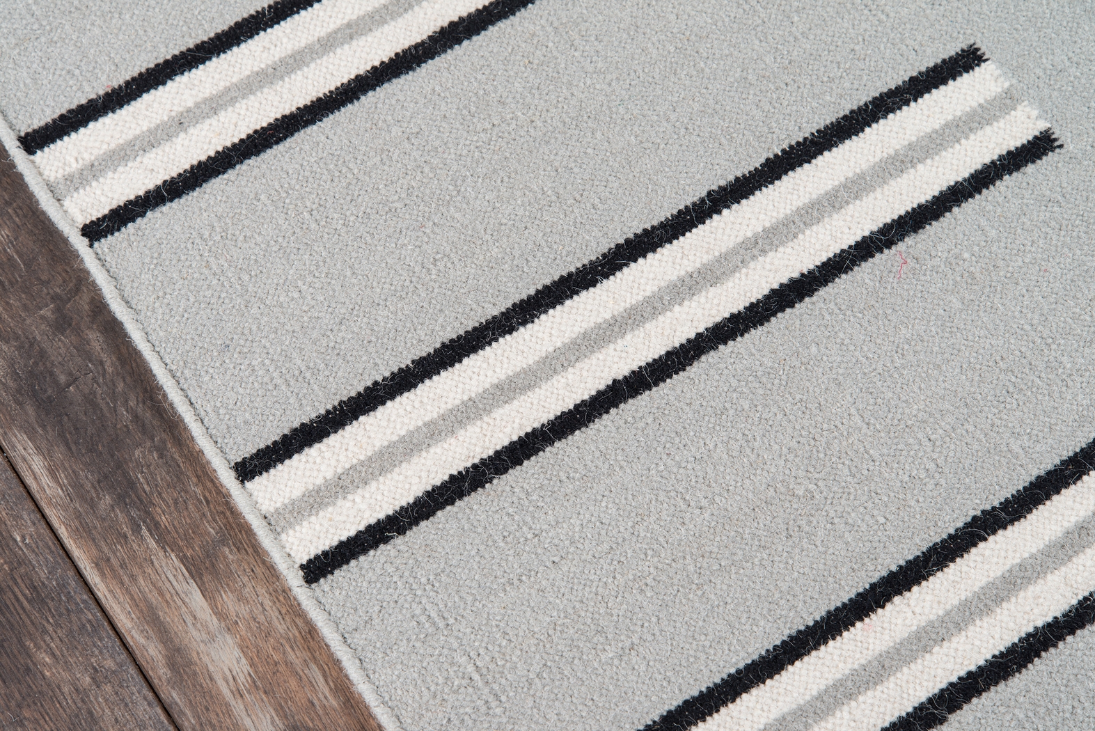 Birta Gray 7'6 x 9'6 Rug - Thumbnail - Image 3
