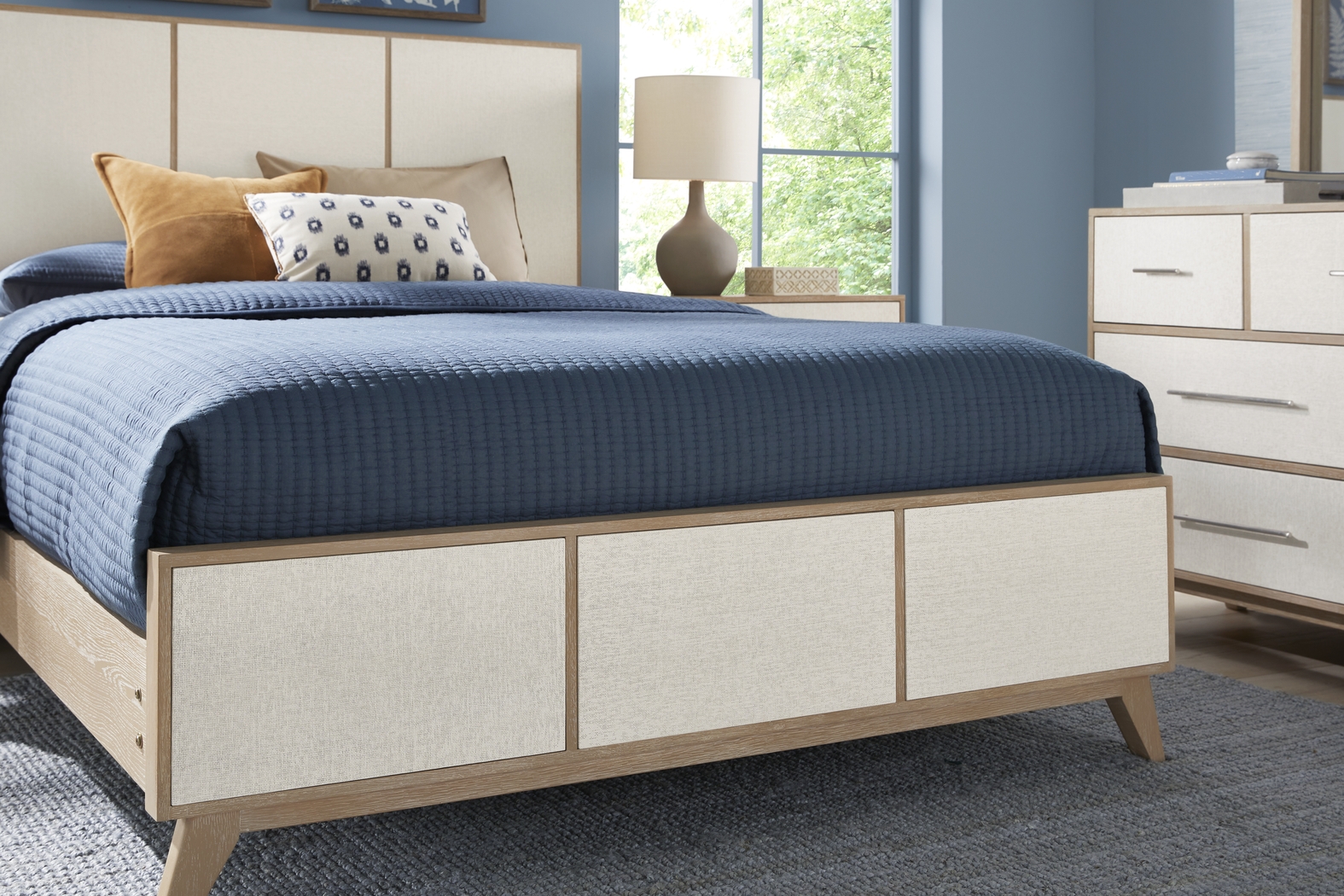 Biscayne Natural 5 Pc Queen Panel Bedroom - Thumbnail - Image 4