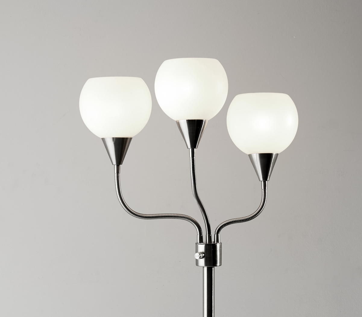 Blakeslee Gray Floor Lamp - Thumbnail - Image 4