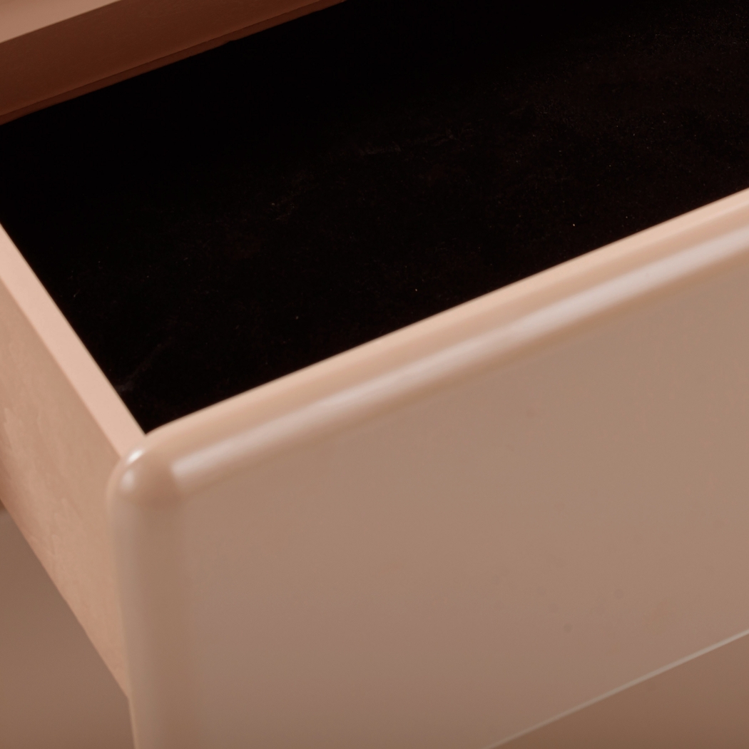 Bloomingrove Taupe Dresser - Thumbnail - Image 5