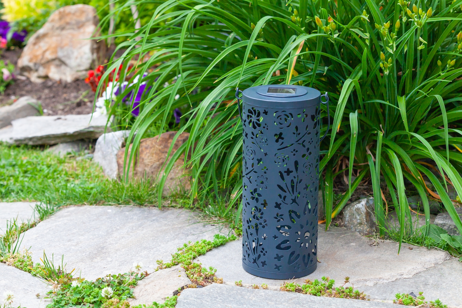 Blossom Hill Midnight Outdoor Solar Lantern - Thumbnail - Image 4