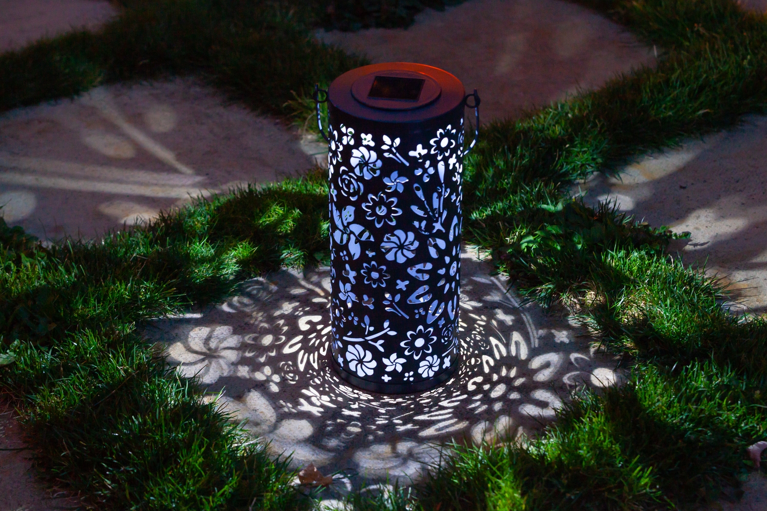 Blossom Hill Midnight Outdoor Solar Lantern - Thumbnail - Image 7