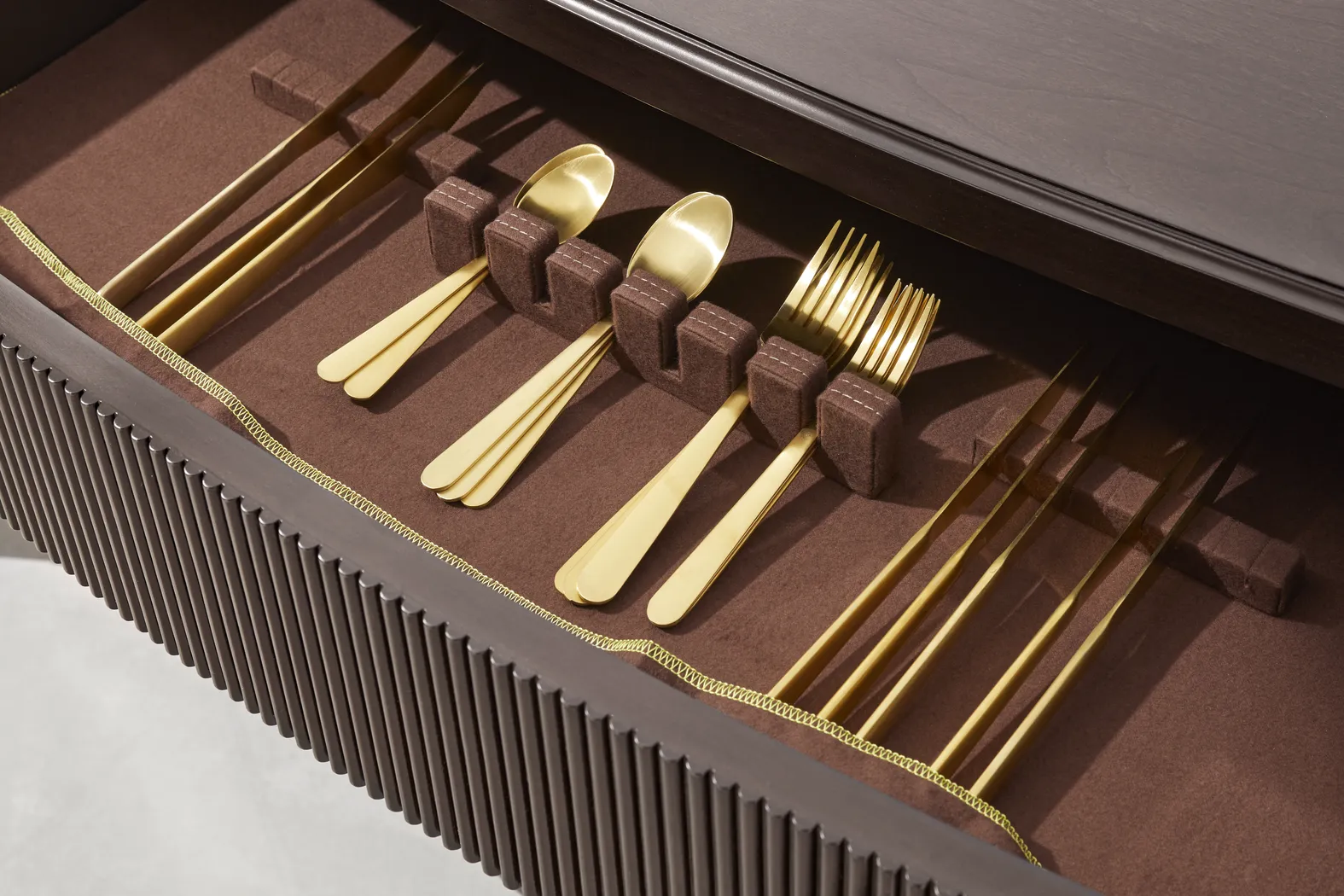 Bradbury Brown Cherry Finish 8 Pc Dining Room - Thumbnail - Image 7