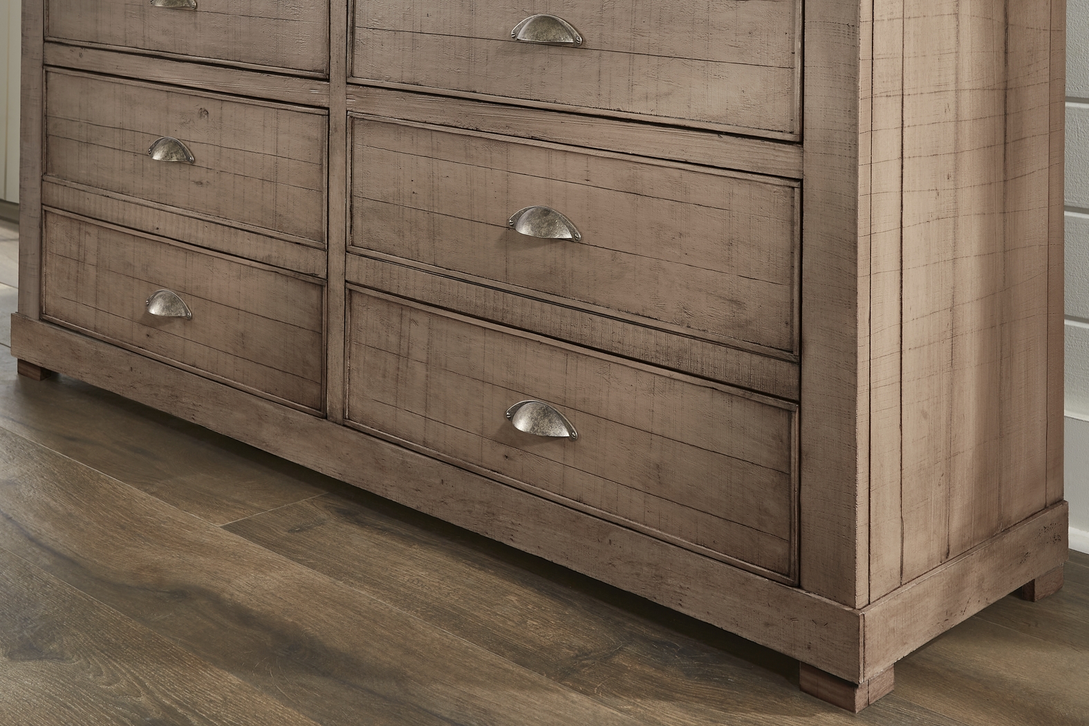 Braxton Place Gray Dresser - Thumbnail - Image 4