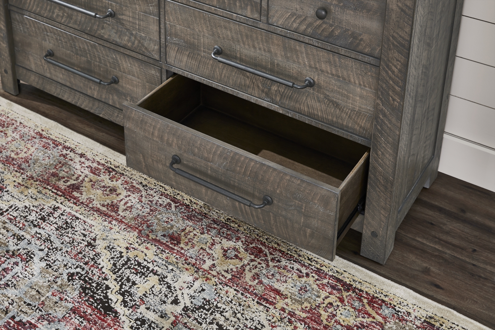 Bretten Crossing Gray 7 Pc King Bedroom - Thumbnail - Image 7