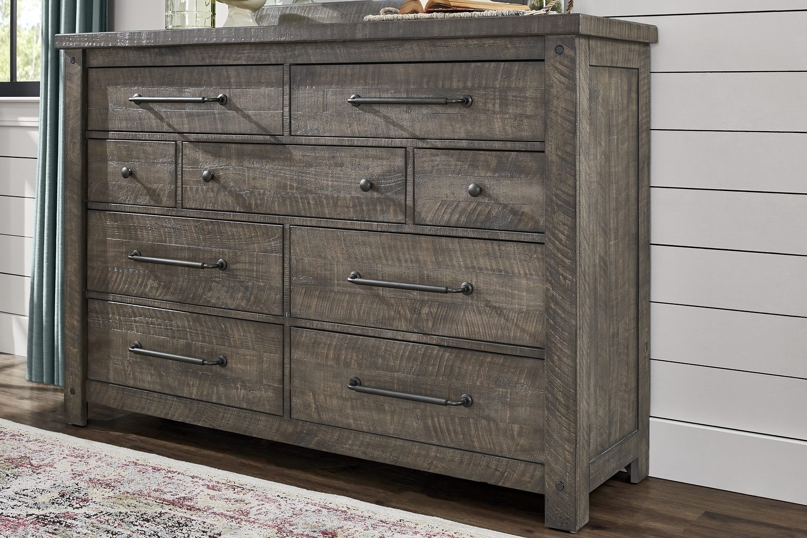 Bretten Crossing Gray 7 Pc King Bedroom - Thumbnail - Image 10