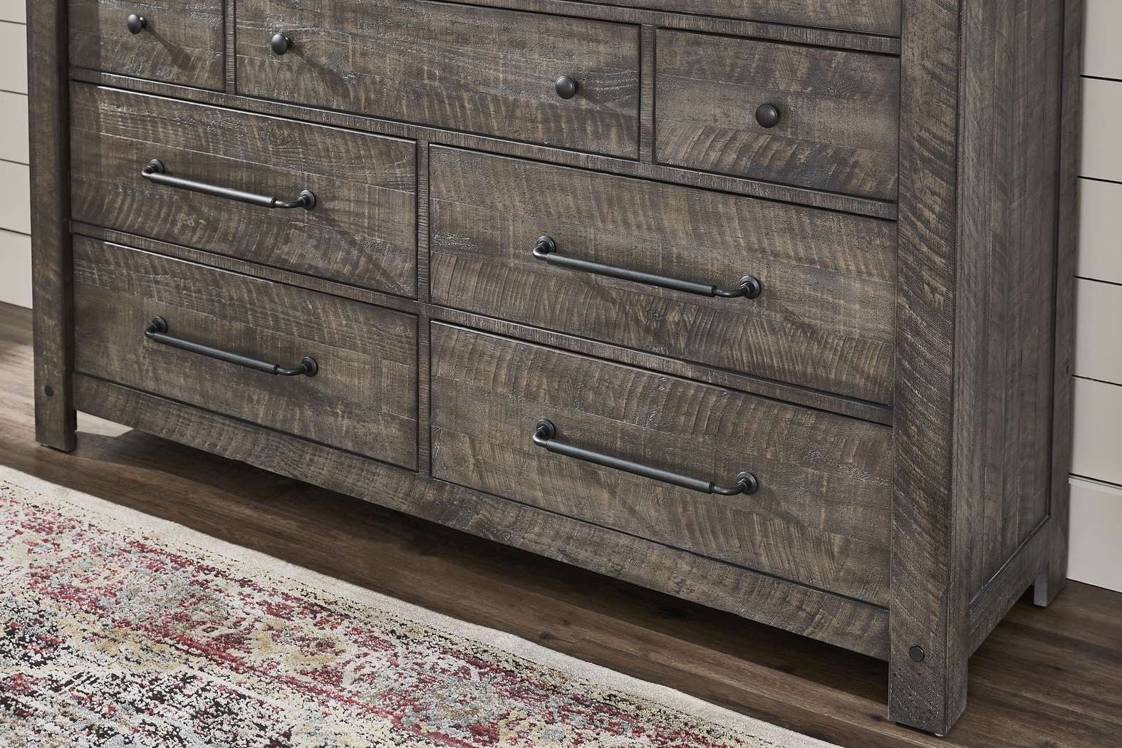 Bretten Crossing Gray 5 Pc King Bedroom - Thumbnail - Image 9