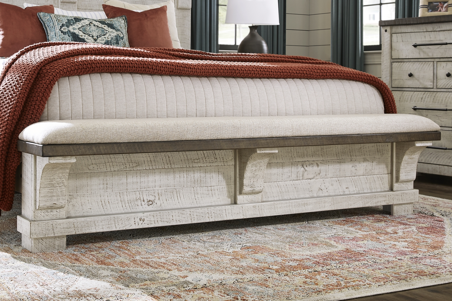 Bretten Crossing White 7 Pc King Bedroom - Thumbnail - Image 4