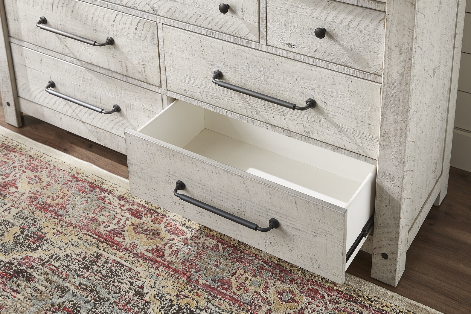 Bretten Crossing White 5 Pc Queen Bedroom - Thumbnail - Image 10