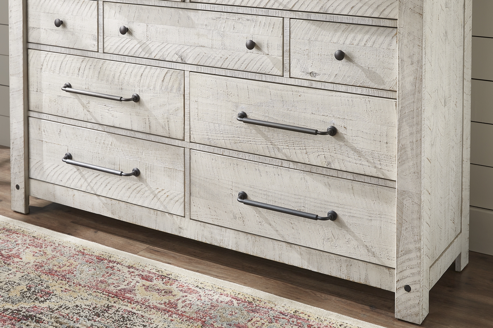 Bretten Crossing White 7 Pc Queen Bedroom - Thumbnail - Image 8