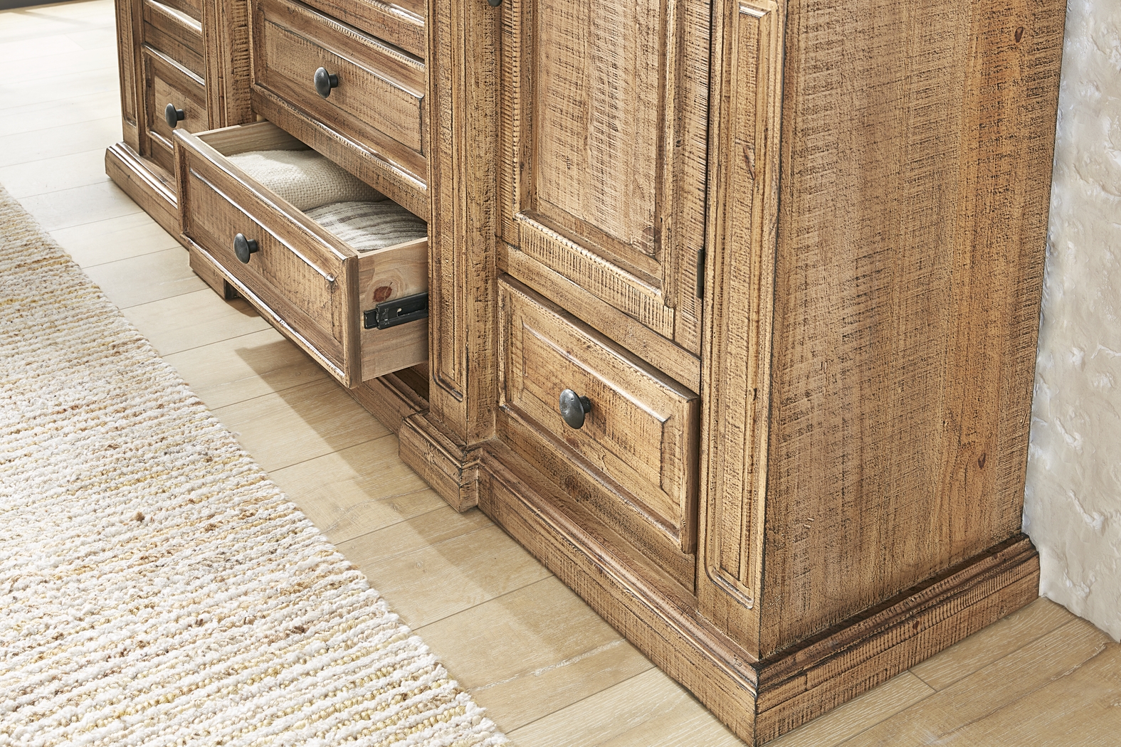 Briar Hill Natural 7 Pc King Panel Bedroom - Thumbnail - Image 11