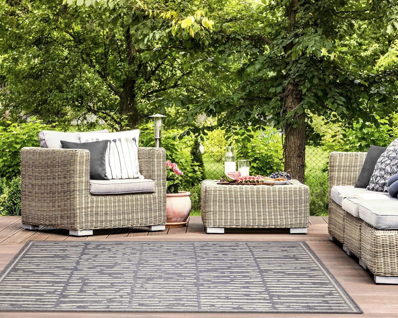 Brimley Blue 6'6 x 9'4 Indoor/Outdoor Rug - Thumbnail - Image 5