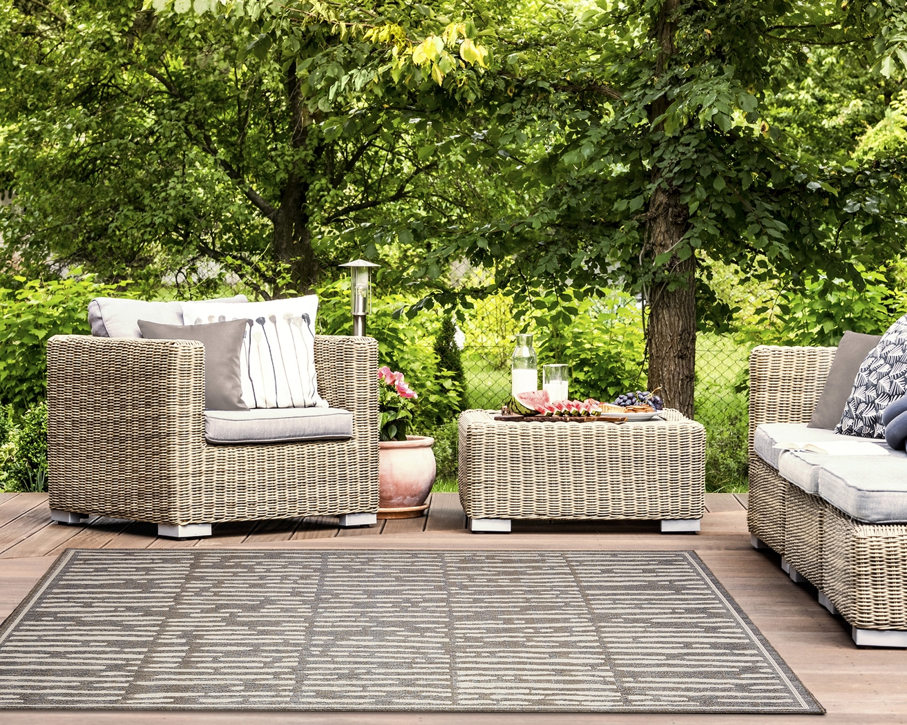 Brimley Gray 5'3 x 7'3 Indoor/Outdoor Rug - Thumbnail - Image 4