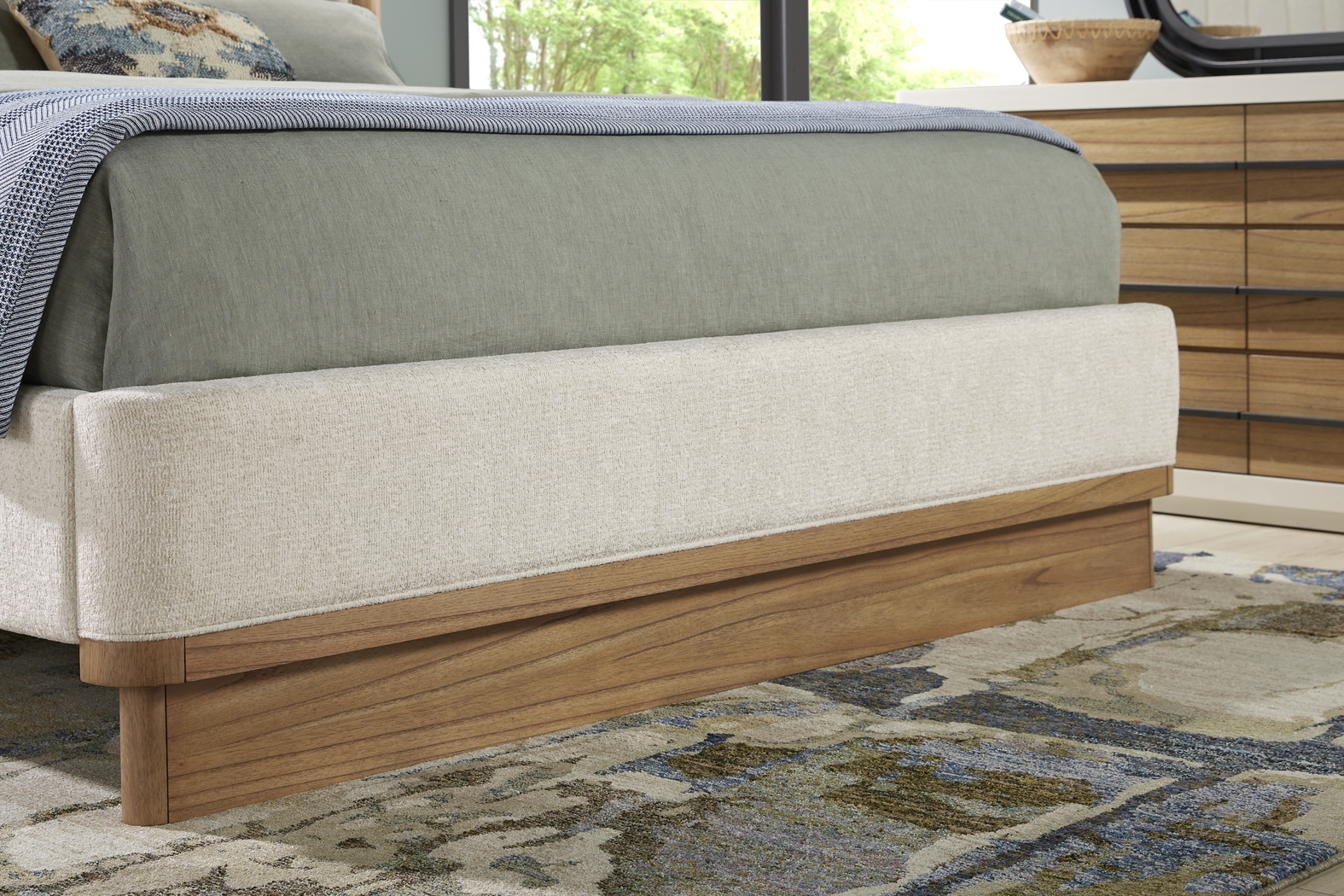 Bristol Bay Brown 3 Pc King Upholstered Bed - Thumbnail - Image 4