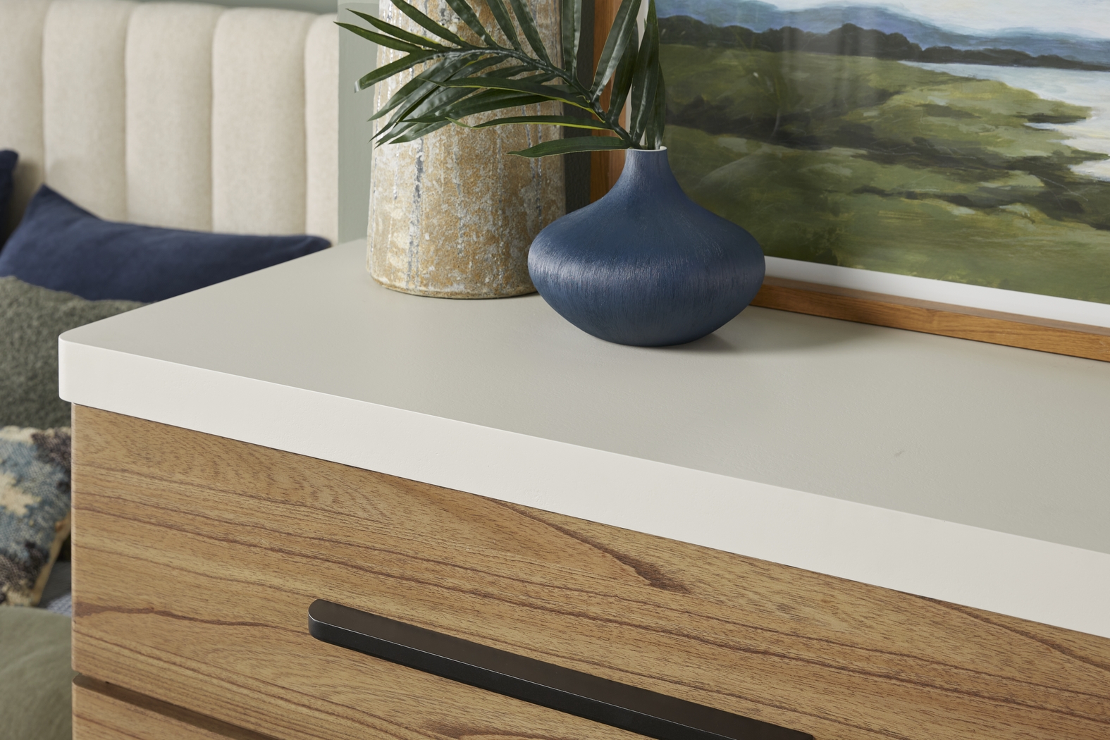 Bristol Bay Brown 8 Pc Upholstered Queen Bedroom - Thumbnail - Image 10