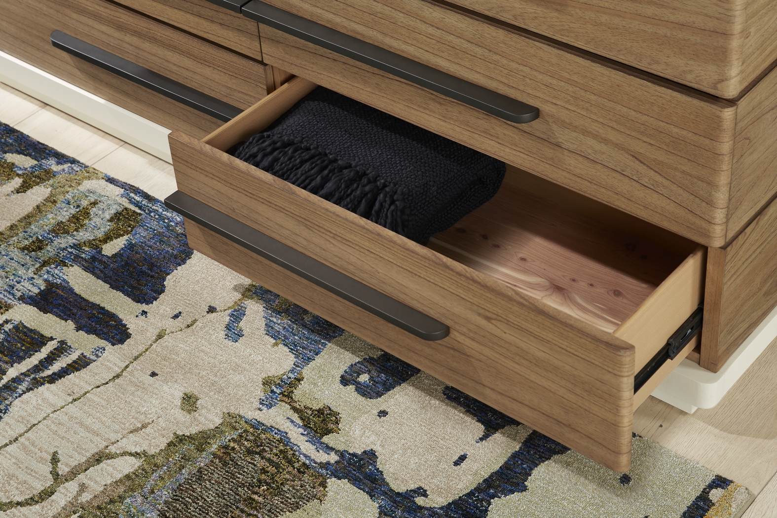 Bristol Bay Brown 8 Pc Upholstered Queen Bedroom - Thumbnail - Image 8