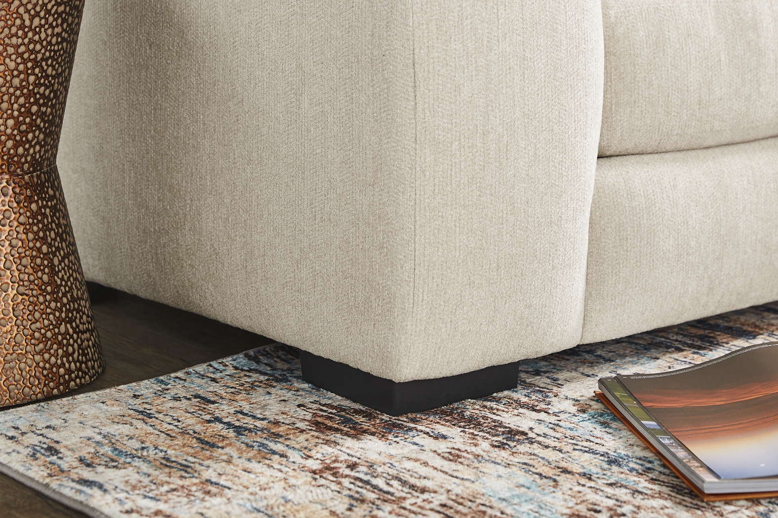 Brookeville White 5 Pc Sectional Living Room - Thumbnail - Image 6