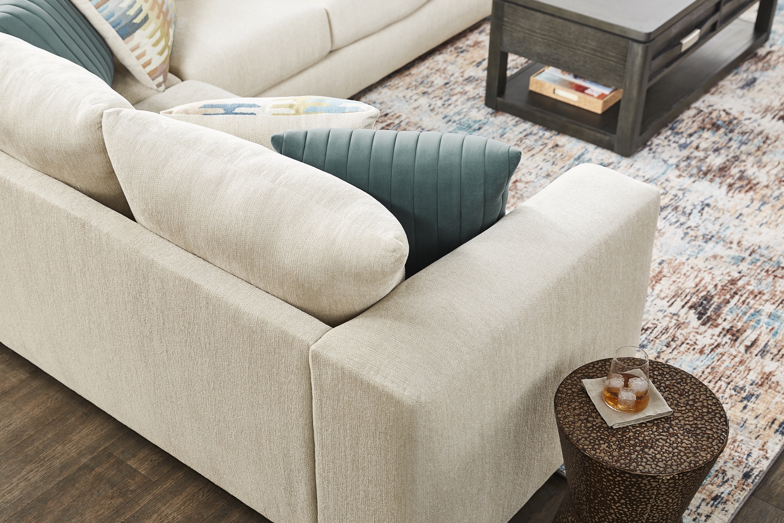 Brookeville White 5 Pc Sectional Living Room - Thumbnail - Image 5