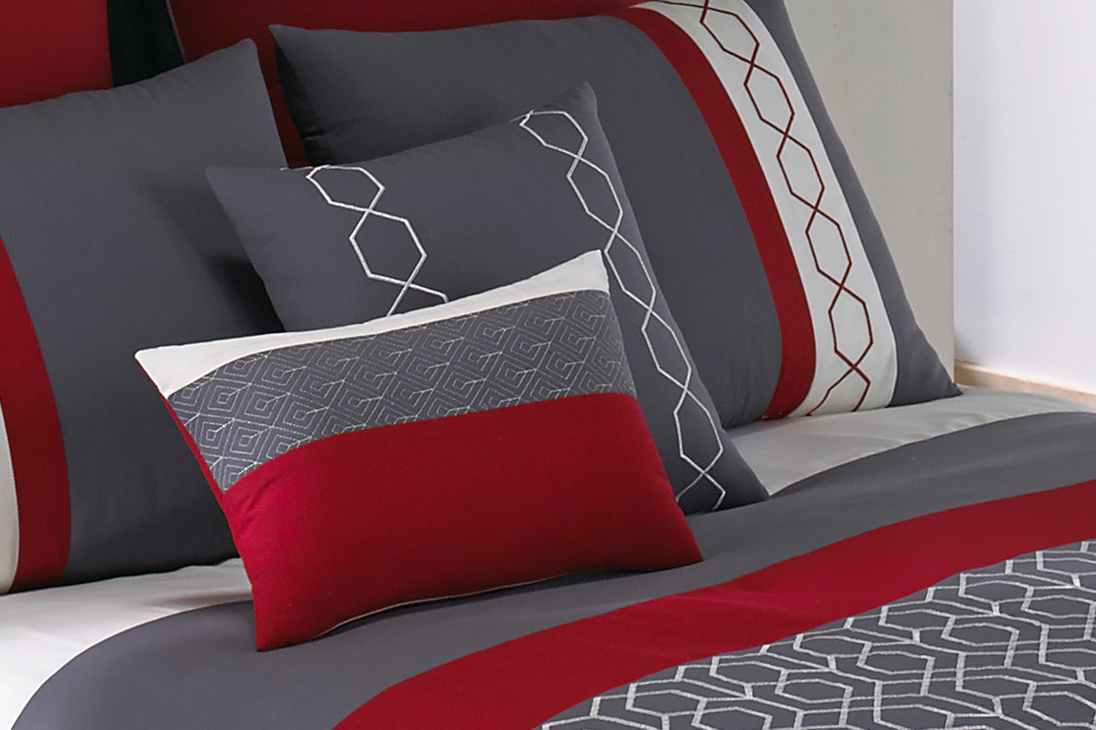 Bugshotte Red 8 Pc King Comforter Set - Thumbnail - Image 4