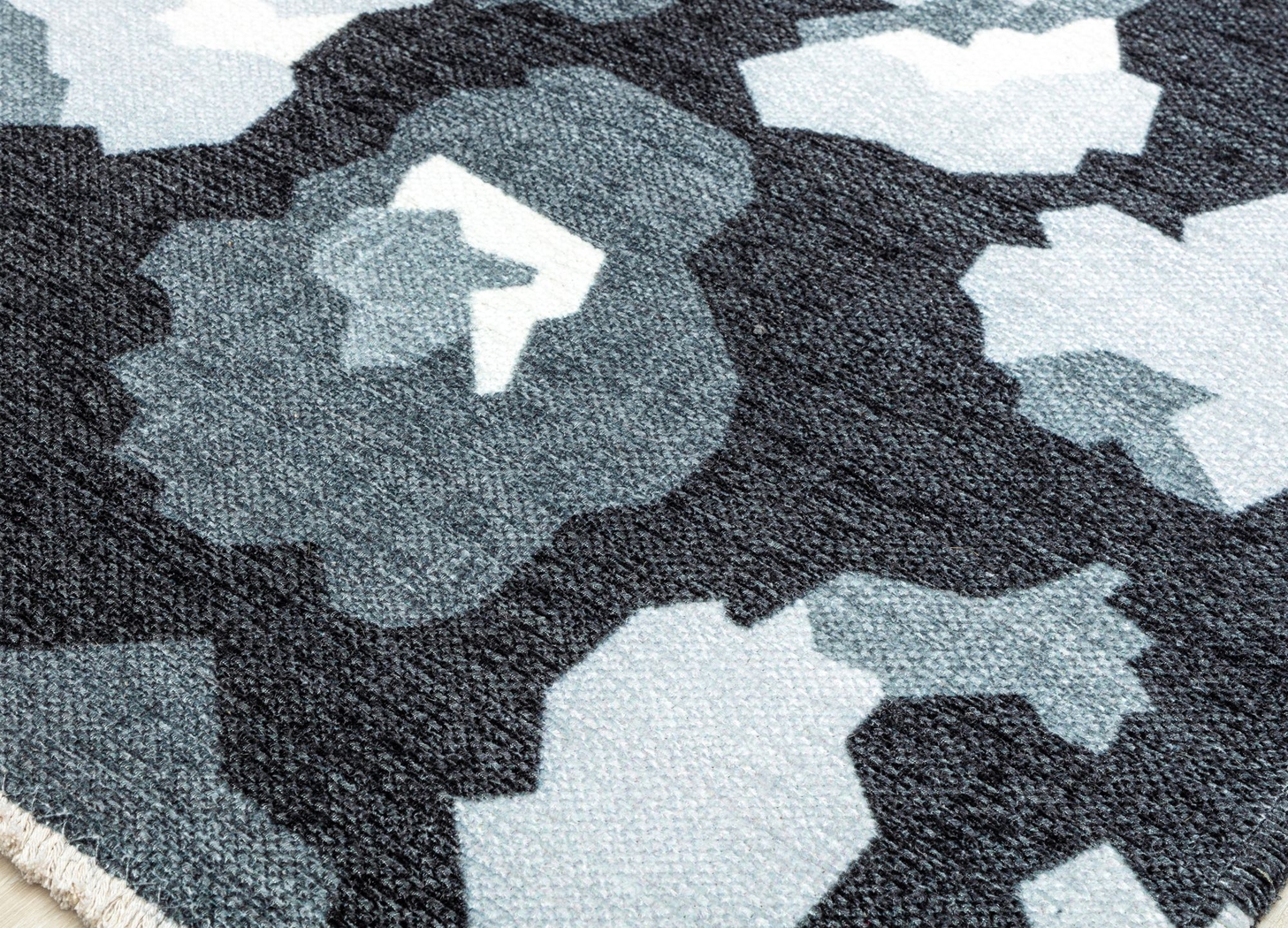 Buraso Black 5'3 x 7' Rug - Thumbnail - Image 3