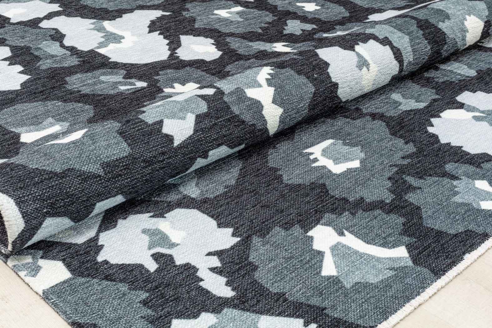 Buraso Black 5'3 x 7' Rug - Thumbnail - Image 5