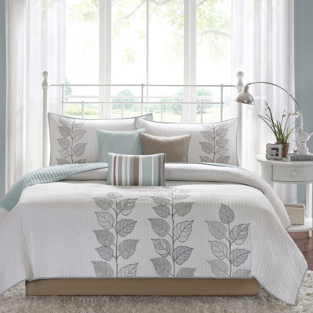 Caelie White 6 Pc Queen Coverlet Set - Thumbnail - Image 1