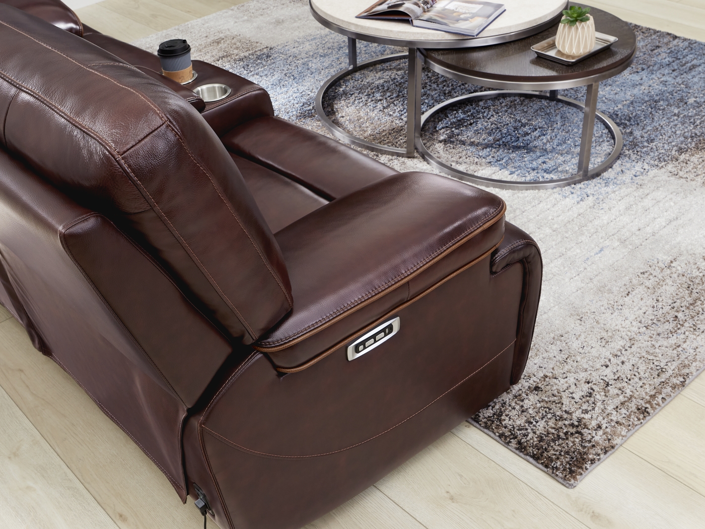 Caletta Way Merlot Leather 6 Pc Dual Power Reclining Sectional Living Room - Thumbnail - Image 7