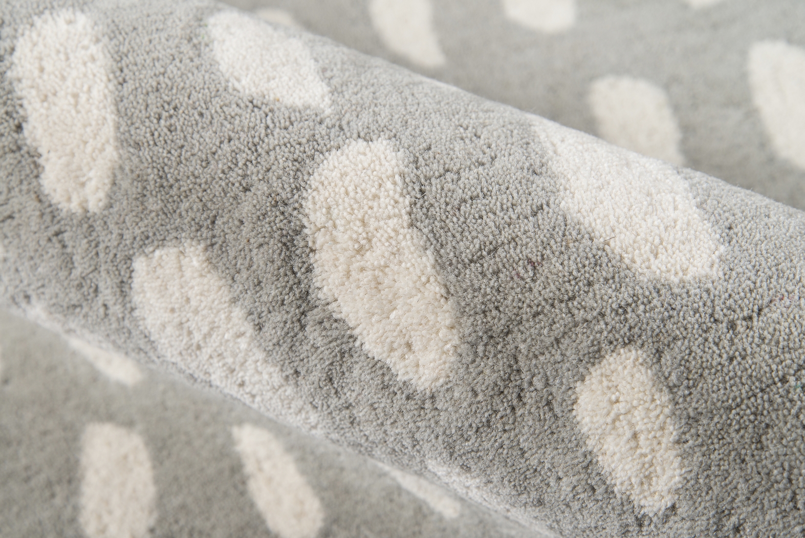 Callabee Grey 5' x 8' Rug - Thumbnail - Image 5