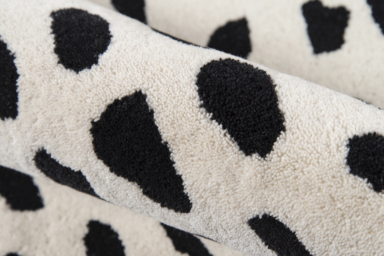 Callabee Off-White 3'6 x 5'8 Rug - Thumbnail - Image 5