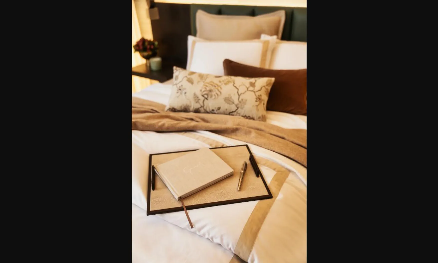 Calrolla Beige 4 Pc Queen Duvet Set - Thumbnail - Image 2