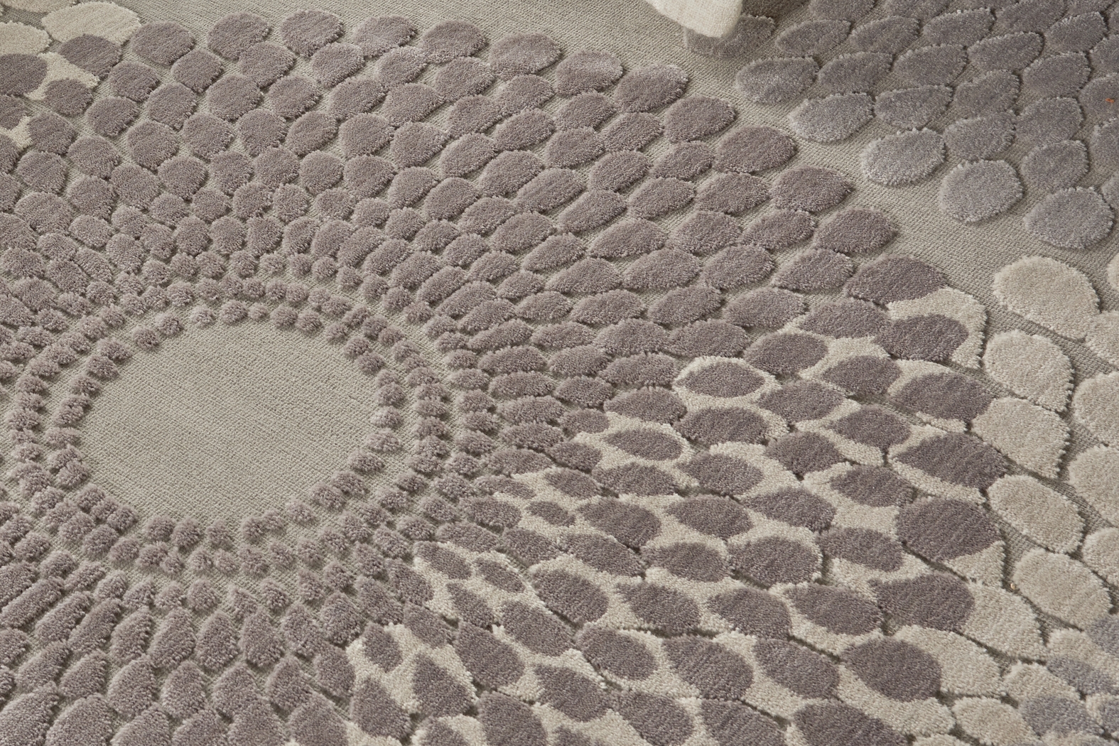 Camberly Gray 7'8 Round Rug - Thumbnail - Image 6