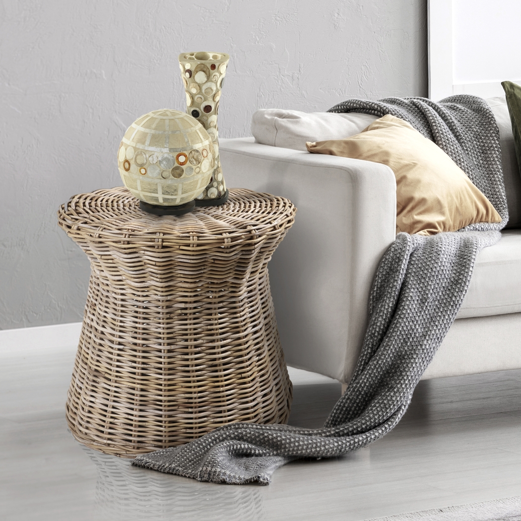 Cantamar Brown End Table - Thumbnail - Image 2