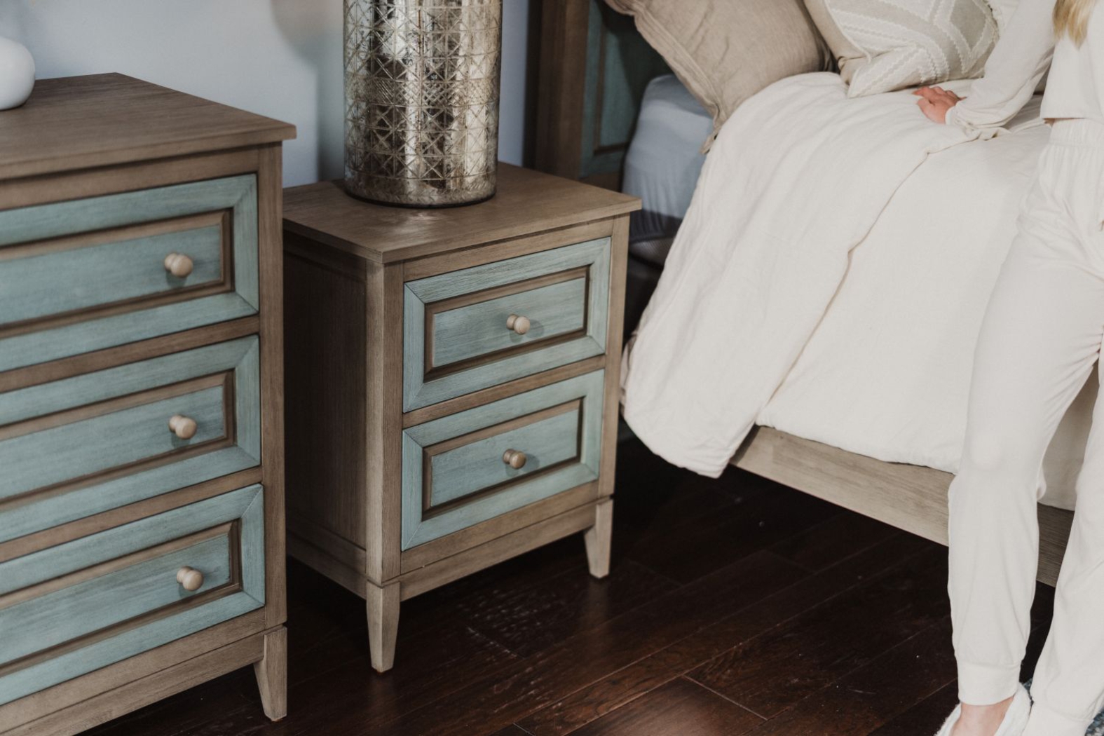 Caoshe Gray/Green Nightstand - Thumbnail - Image 2