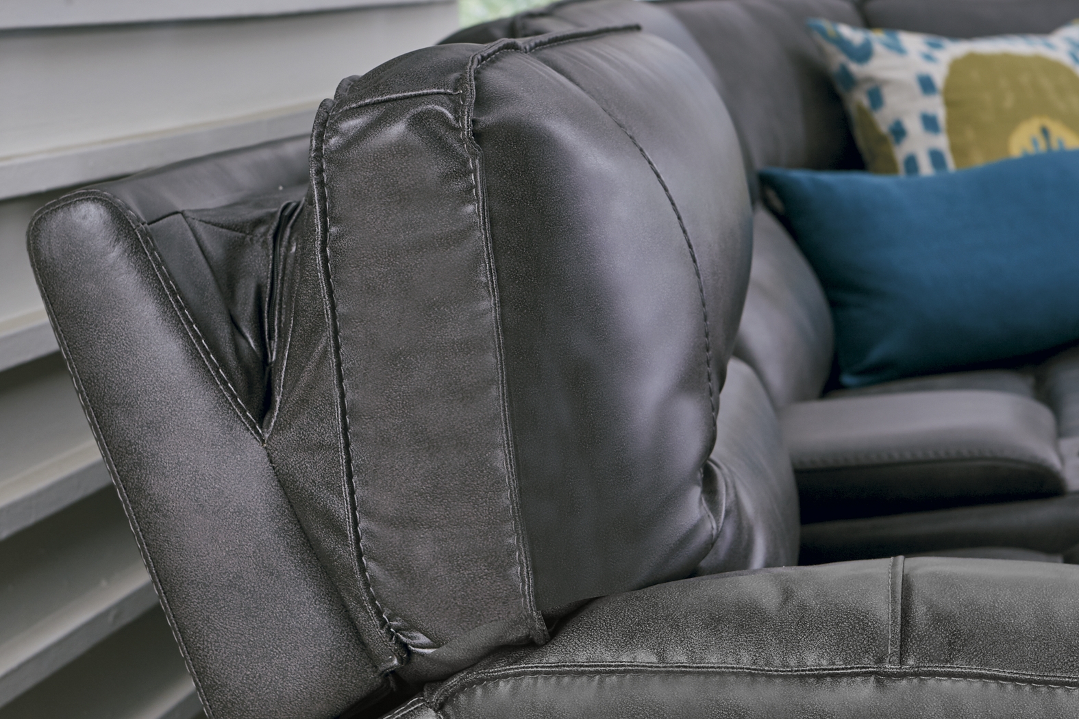 Caranova Dark Gray 9 Pc Dual Power Sectional Living Room - Thumbnail - Image 4