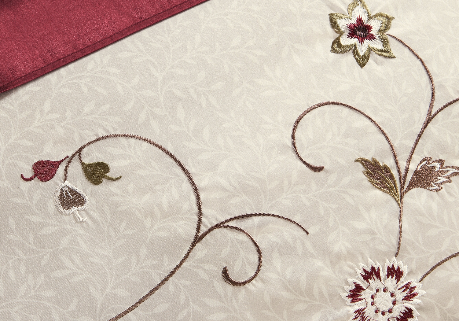 Carrigan Red 7 Pc King Comforter Set - Thumbnail - Image 3