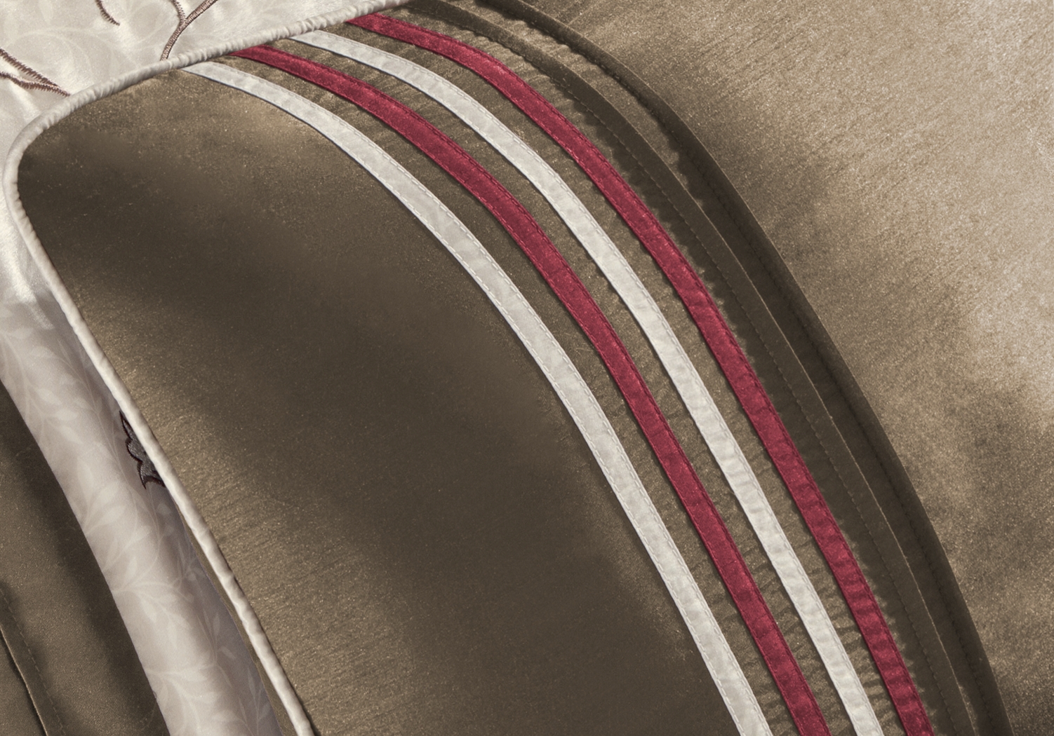 Carrigan Red 7 Pc King Comforter Set - Thumbnail - Image 5