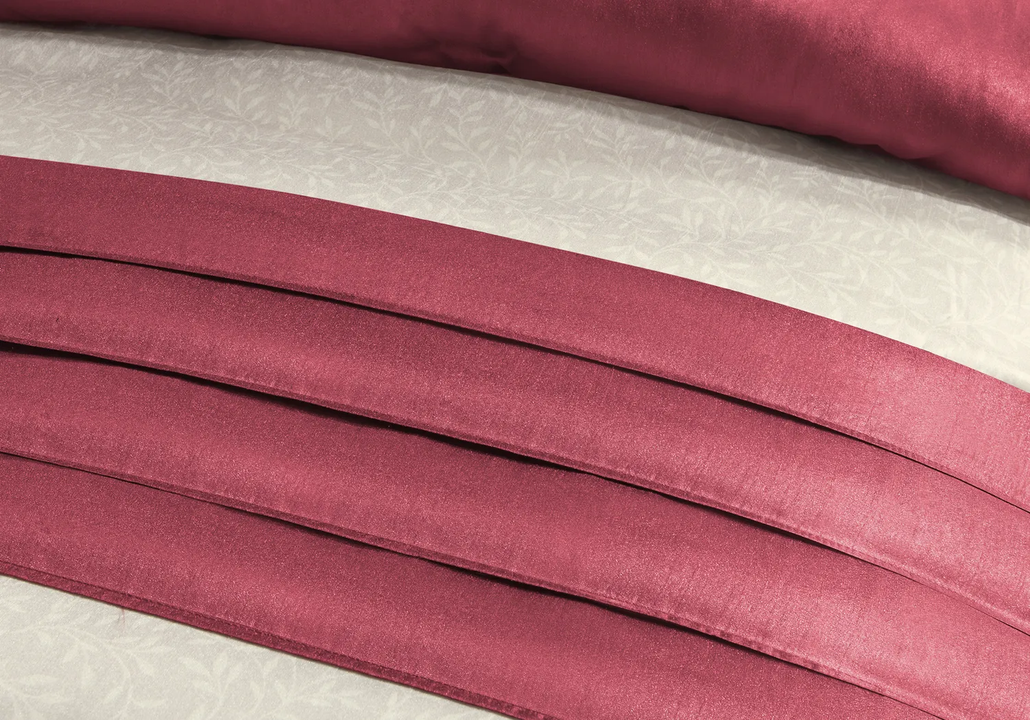 Carrigan Red 7 Pc Queen Comforter Set - Thumbnail - Image 2