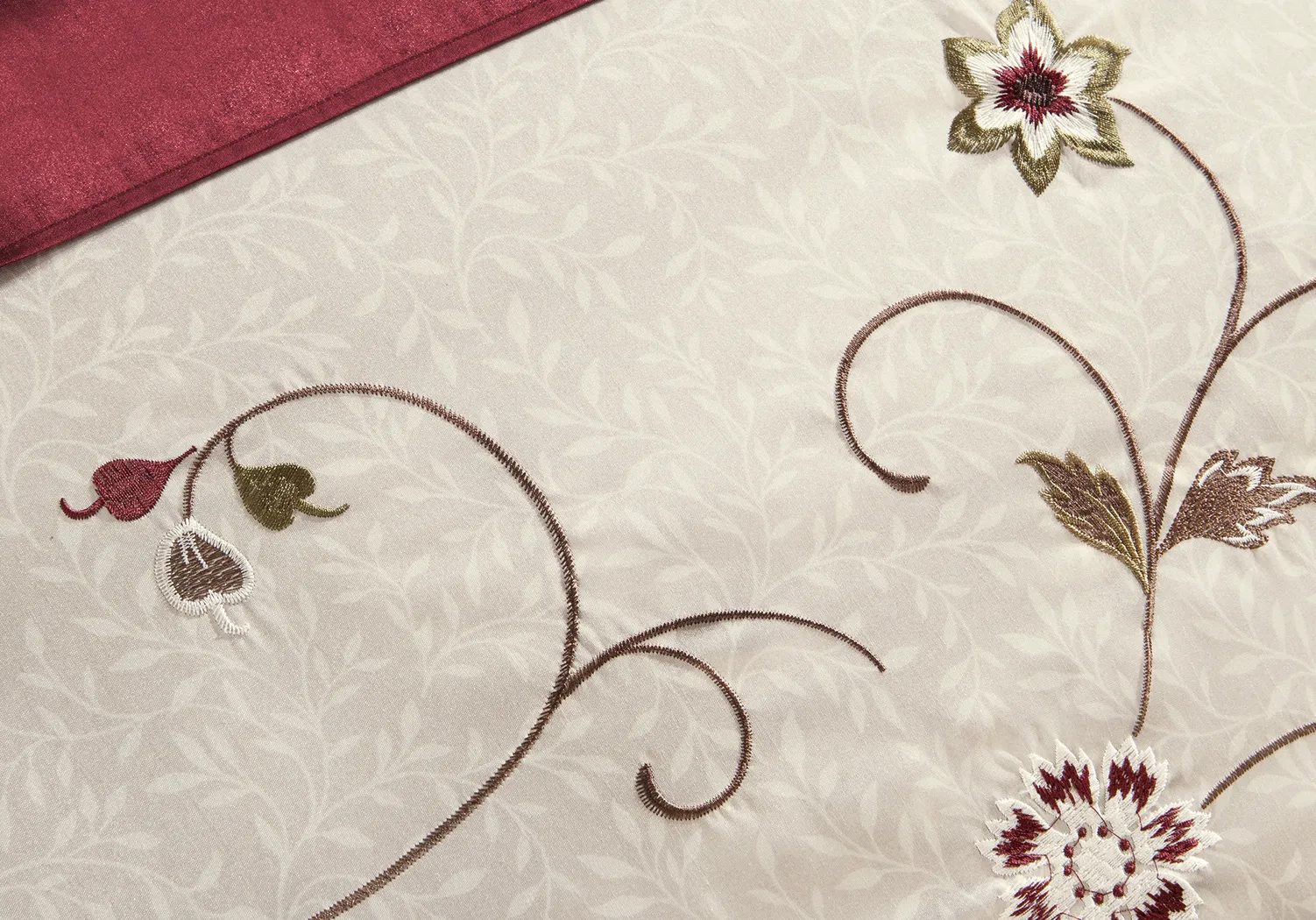 Carrigan Red 7 Pc Queen Comforter Set - Thumbnail - Image 3