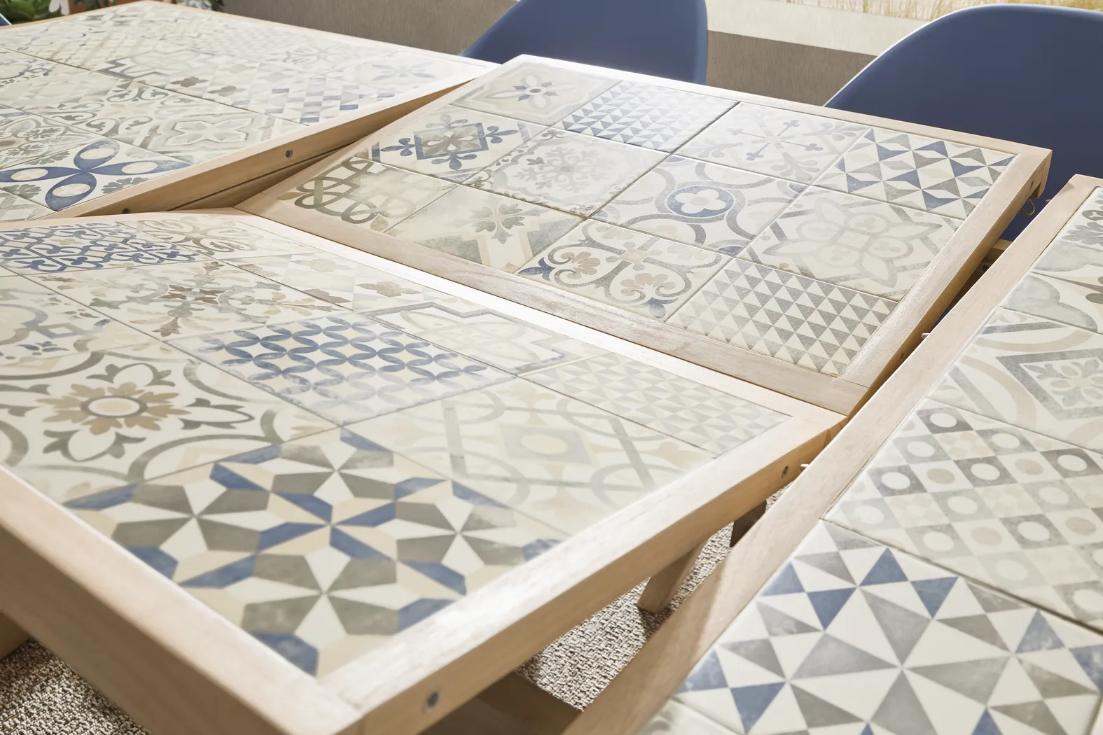 Casa Villa Multi 7 Pc Outdoor Extension Dining Set with Green Chairs - Thumbnail - Image 4