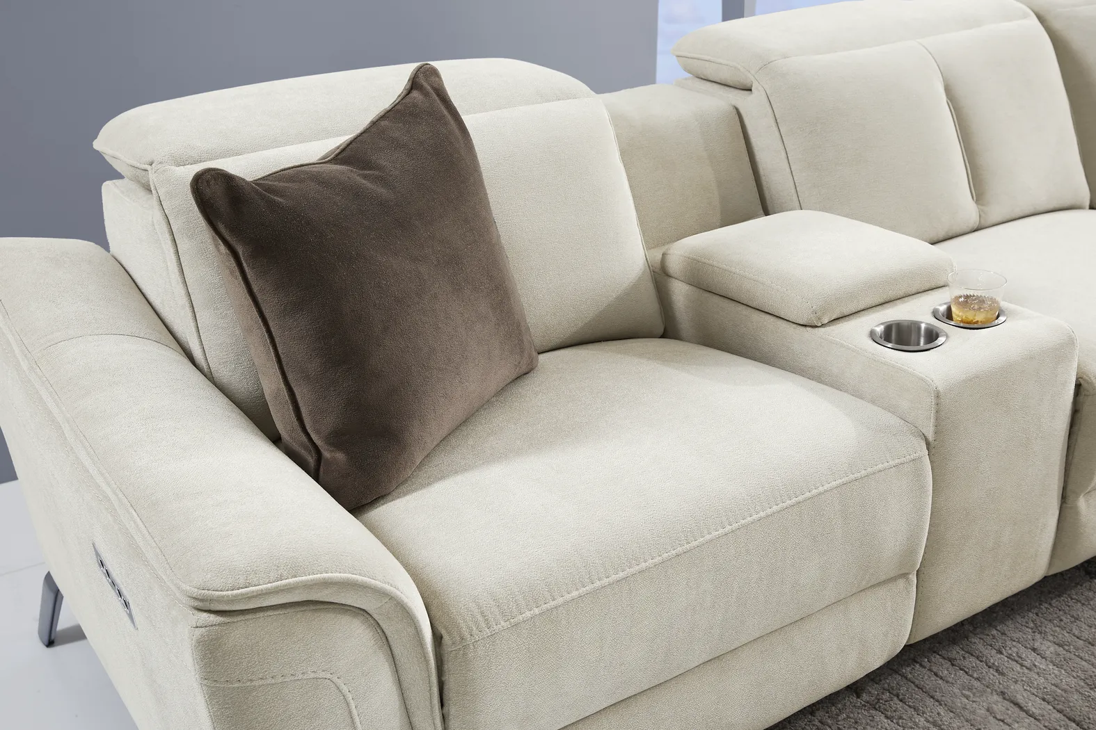 Cavani Gray 9 Pc Dual Power Reclining Sectional Living Room - Thumbnail - Image 4