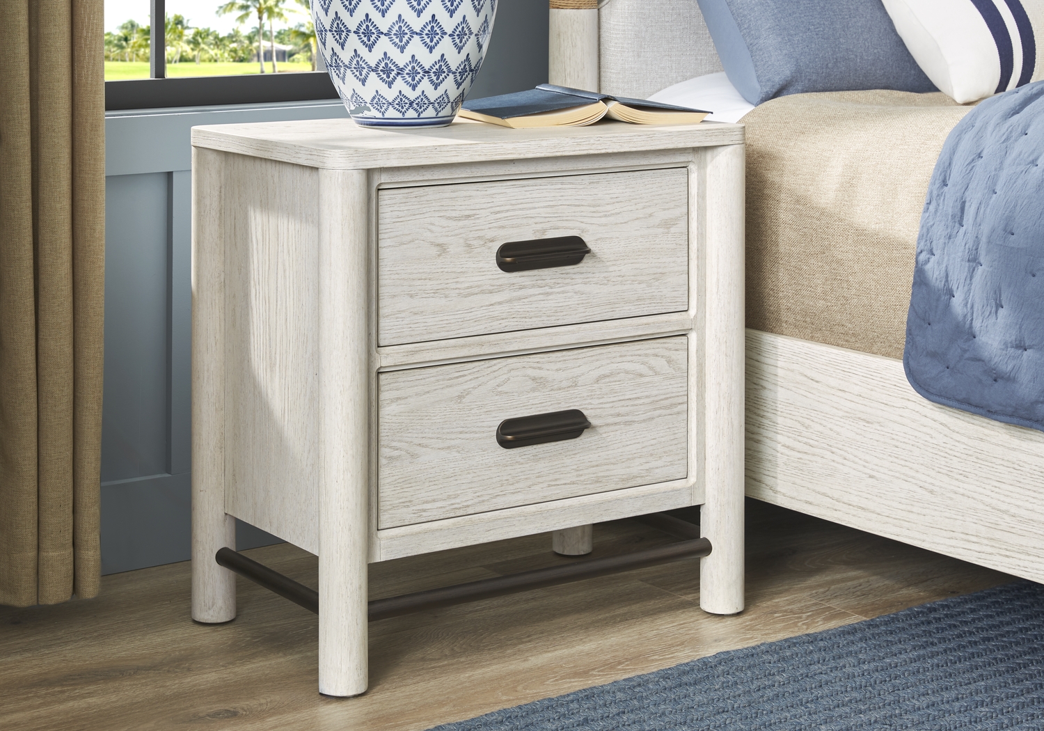 Caviar Cove White 7 Pc Queen Upholstered Bedroom - Thumbnail - Image 9