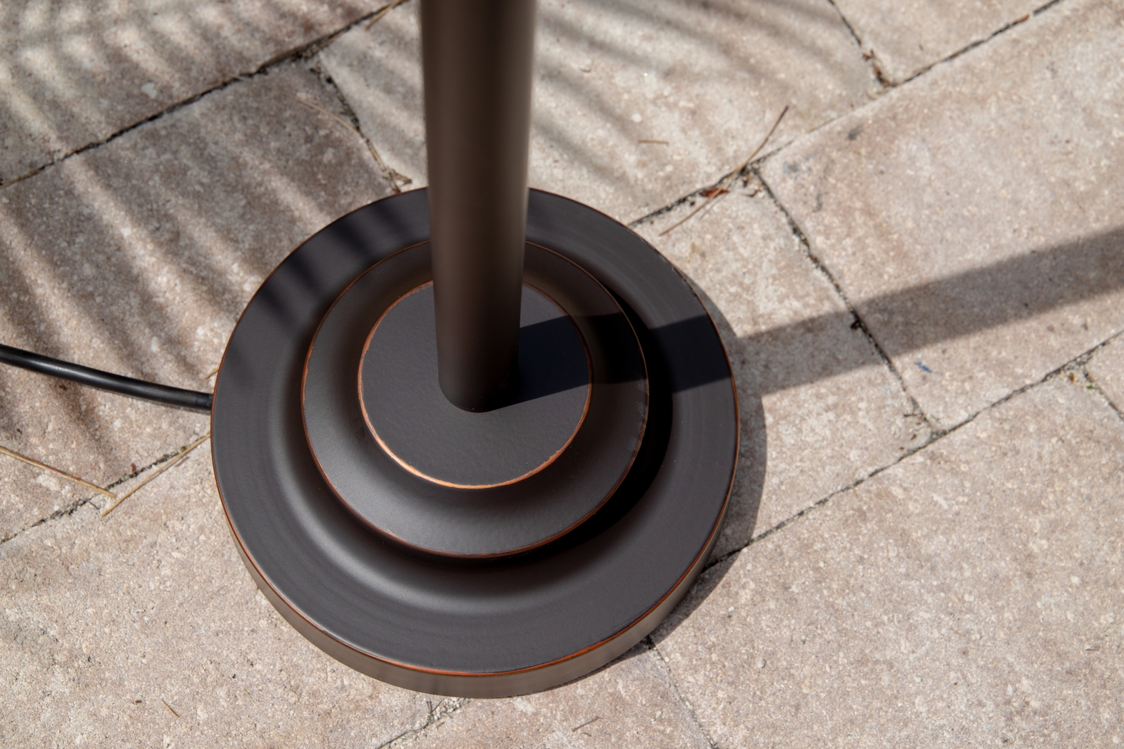 Cedar Island Brown Outdoor Floor Lamp - Thumbnail - Image 4