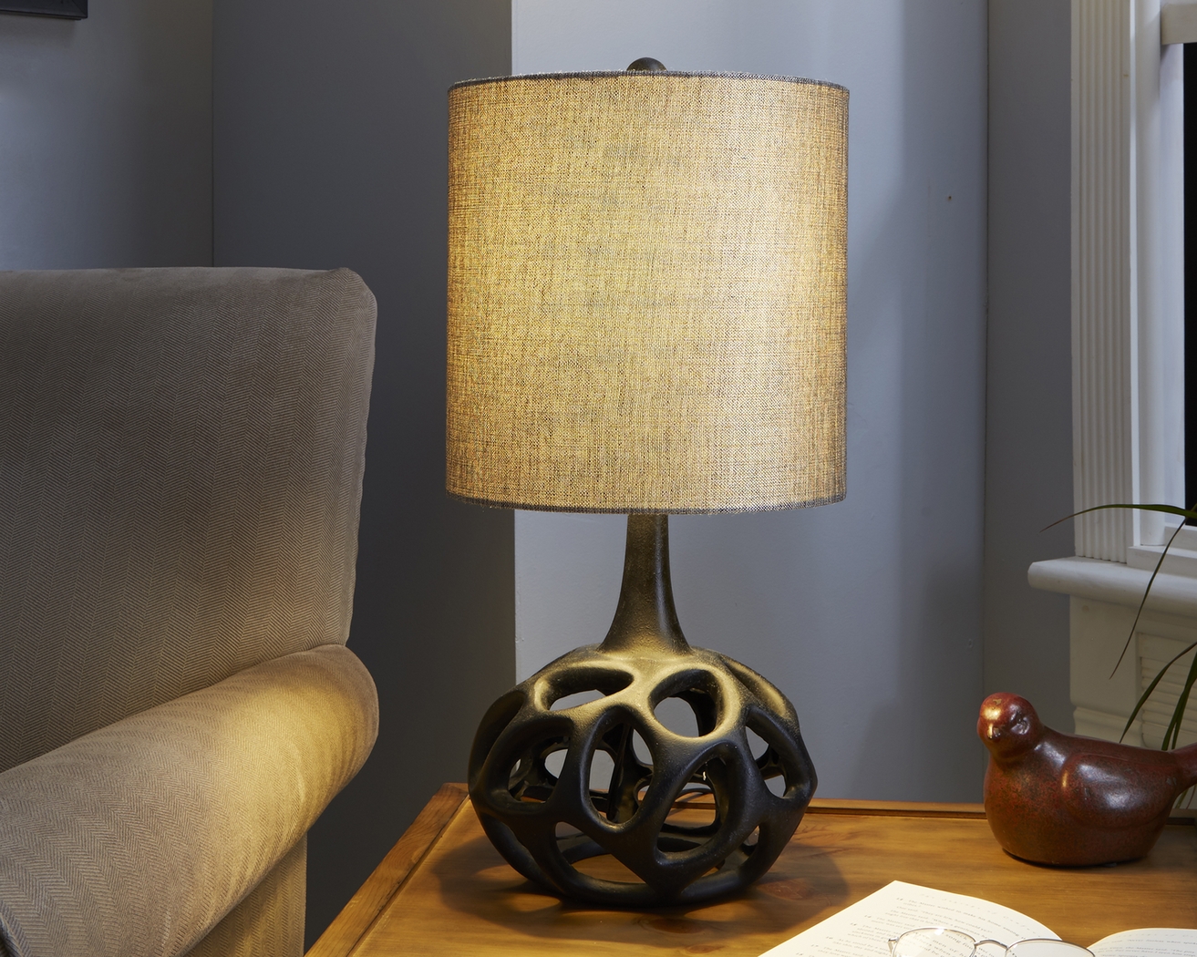 Celestia Black Table Lamp - Thumbnail - Image 3