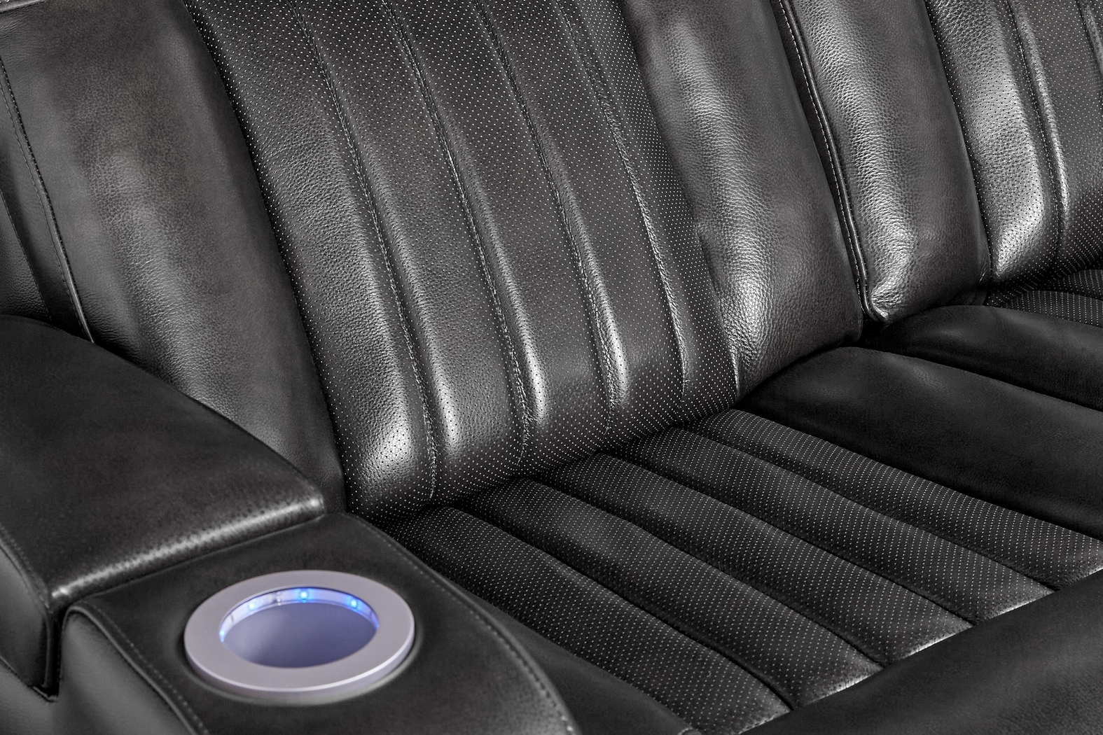 Cenova Black Leather 7 Pc Living Room with Dual Power Reclining Sofa - Thumbnail - Image 17