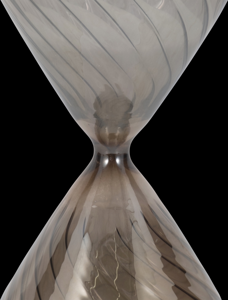 Chablis Clear 17 in. Hourglass - Thumbnail - Image 5