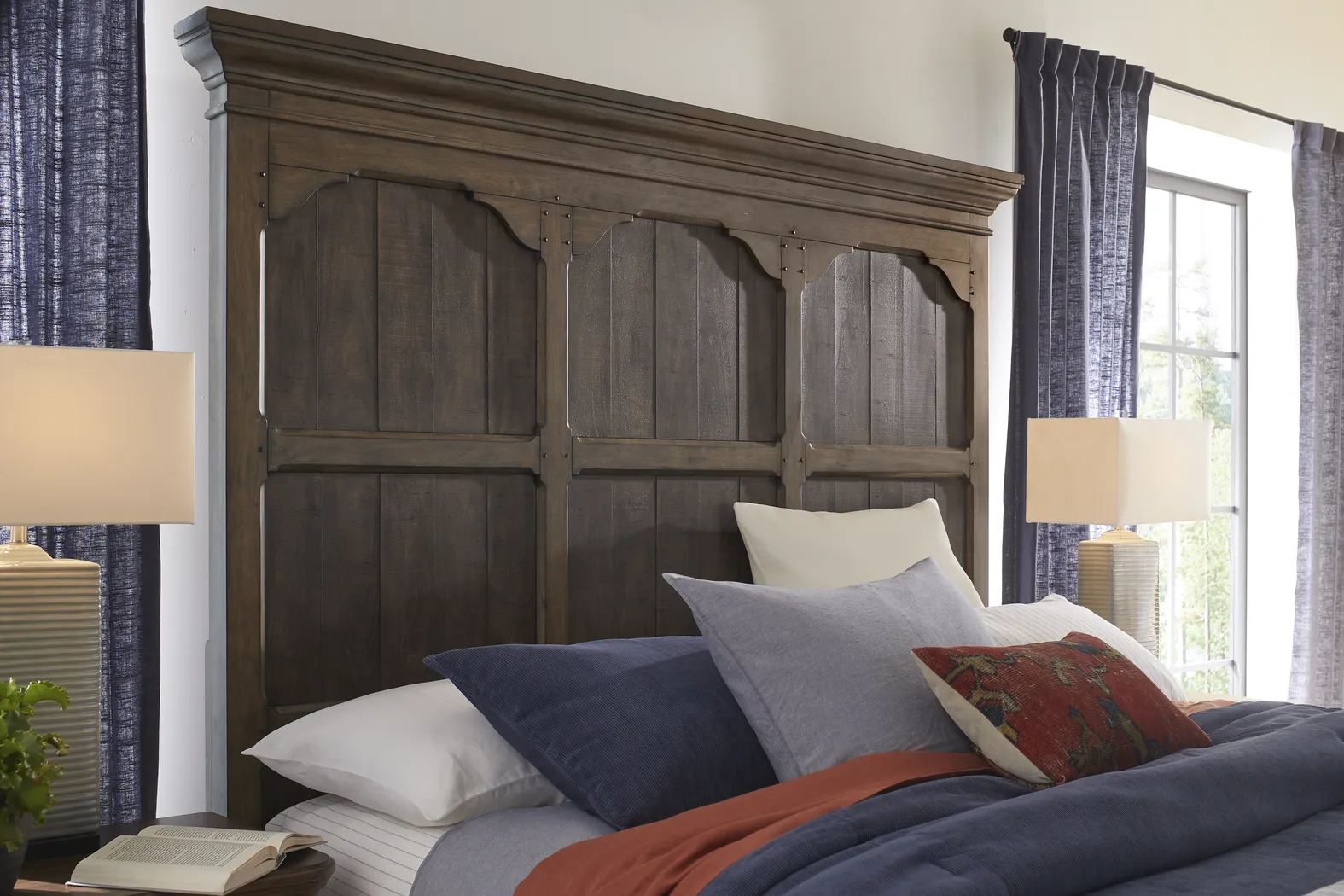 Chandler Hills Brown 3 Pc King Bed - Image 6